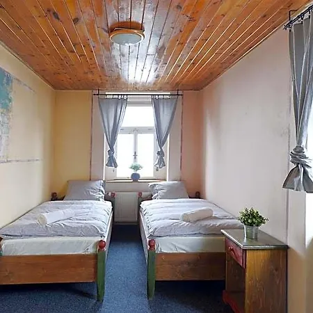 Plesivec Otel